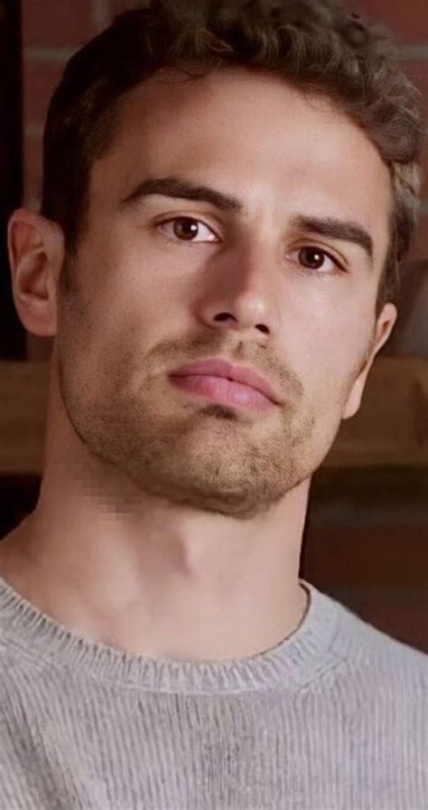 Theo James discusses his full frontal NUDE moment in The。